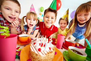 Gluténmentes torta, gyerekzsúr, vendégség gluténérzékeny gyerekkel.