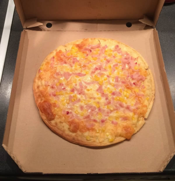 Fratelli Pizzeria gluténmentes Pizza Prosciutto pizzája