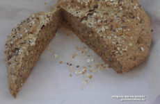 Vaslábasban sült többmagvas barna gluténmentes kenyér