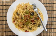 Tonhalas gluténmentes mediterrán spagetti