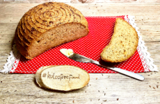 Köményes-lenmagos gluténmentes kenyér